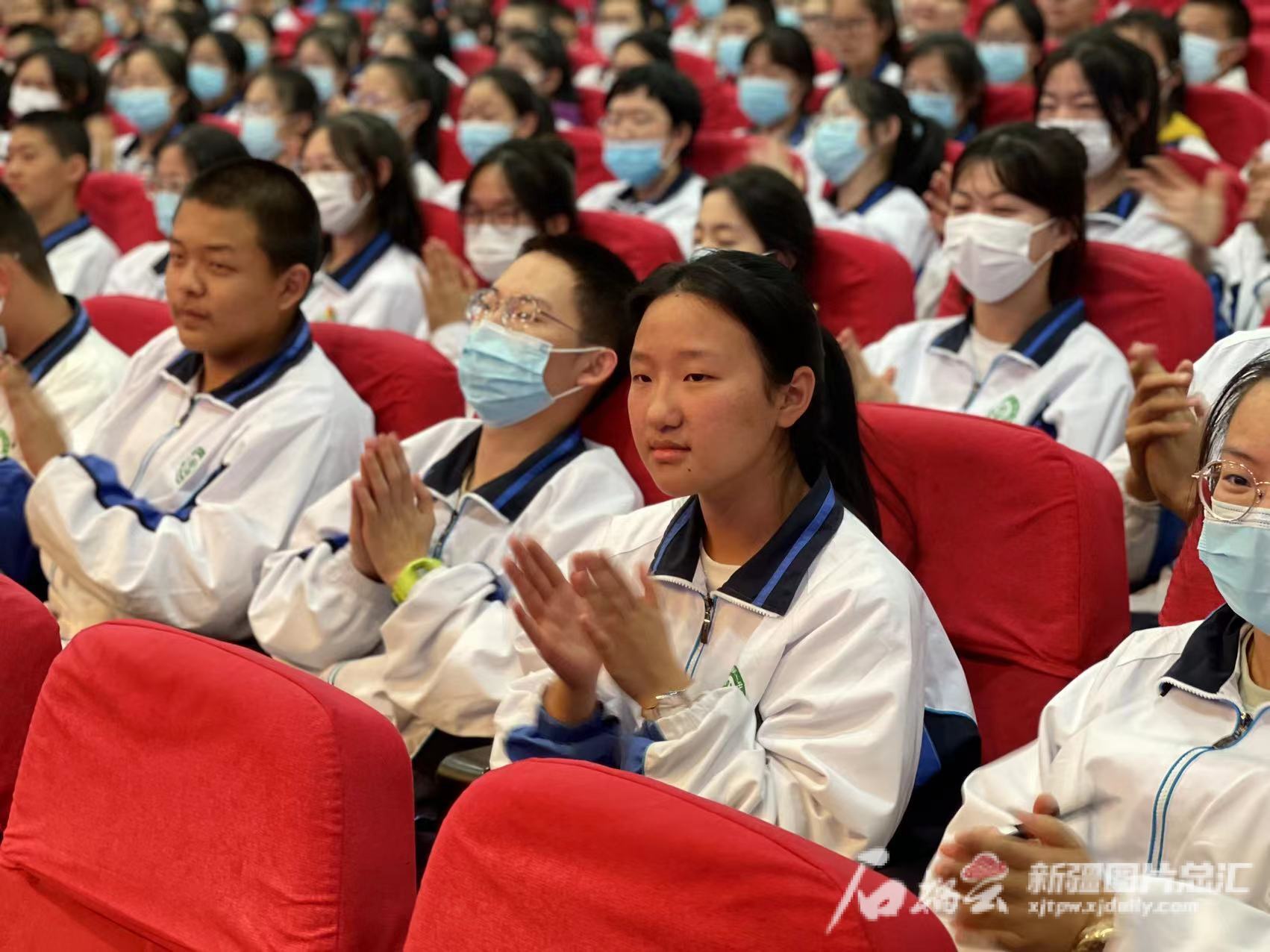 火星采矿是种什么体验？看*疆新**这所学校航天班学生的神操作