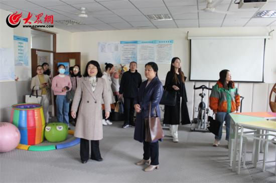 临朐县南苑小学教育考察团到潍坊市实验小学考察交流