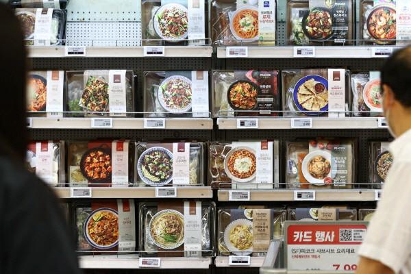 韩国记者体验中国美食,总台记者看世界两会