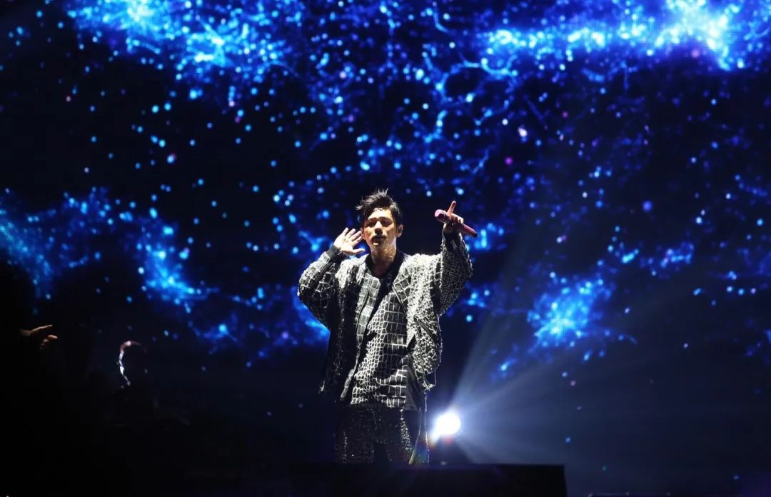 花钱去听周杰伦的演唱会,花了1680块钱看周杰伦演唱会