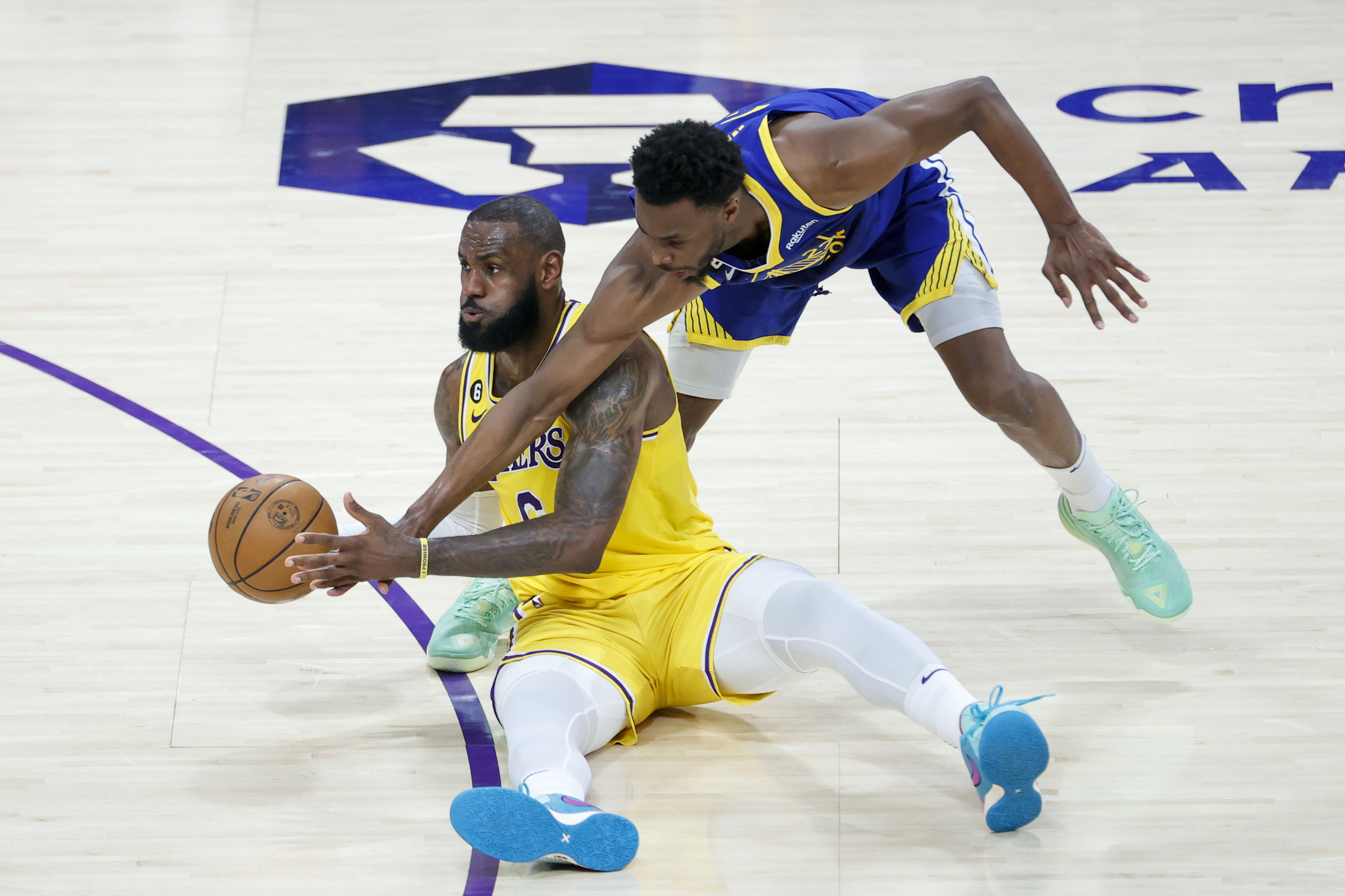 nba常规赛湖人坐镇主场迎战勇士,nba勇士胜湖人队