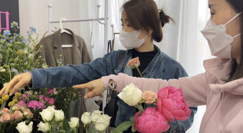 “花痴”们集合！藏在吾悦广场的这家花店有“亿”点点美