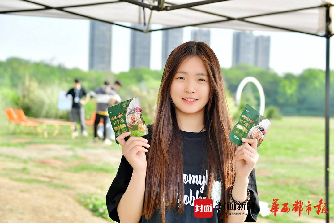 澶忔棩澶滄櫄闇茶惀鎴愰兘,鎴愰兘澶忓闇茶惀