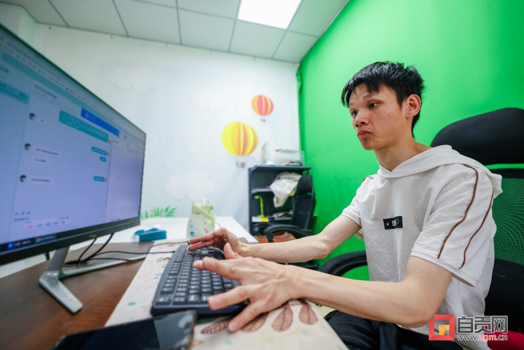 省残运会冠军跨界当主播和女友搭档推销家乡特产冷吃兔