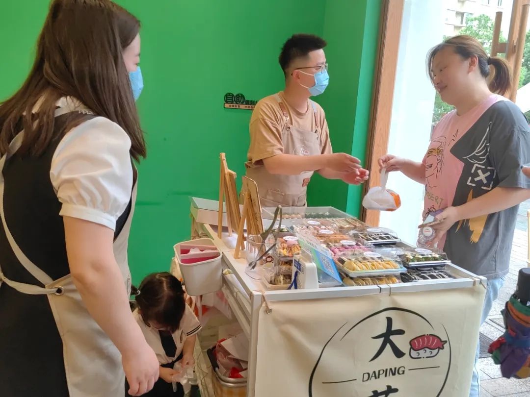 武汉宝妈用一块钱租到了82平门面，单月营业额达到1.5万