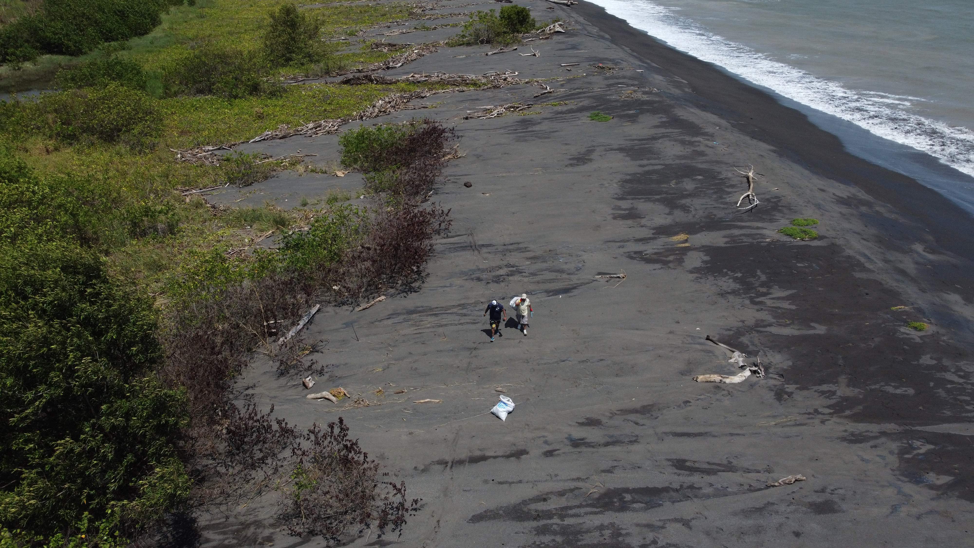 英国海滩垃圾清理,斯里兰卡海滩垃圾清理