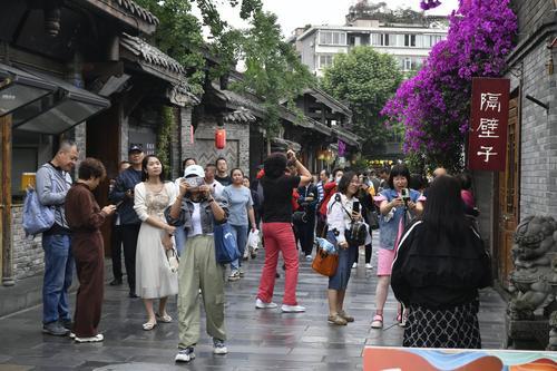 万户千门入画图出自李白的什么诗,成都万户