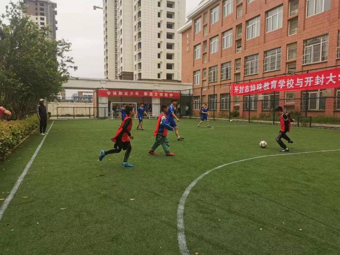 以足球之名为爱筑梦