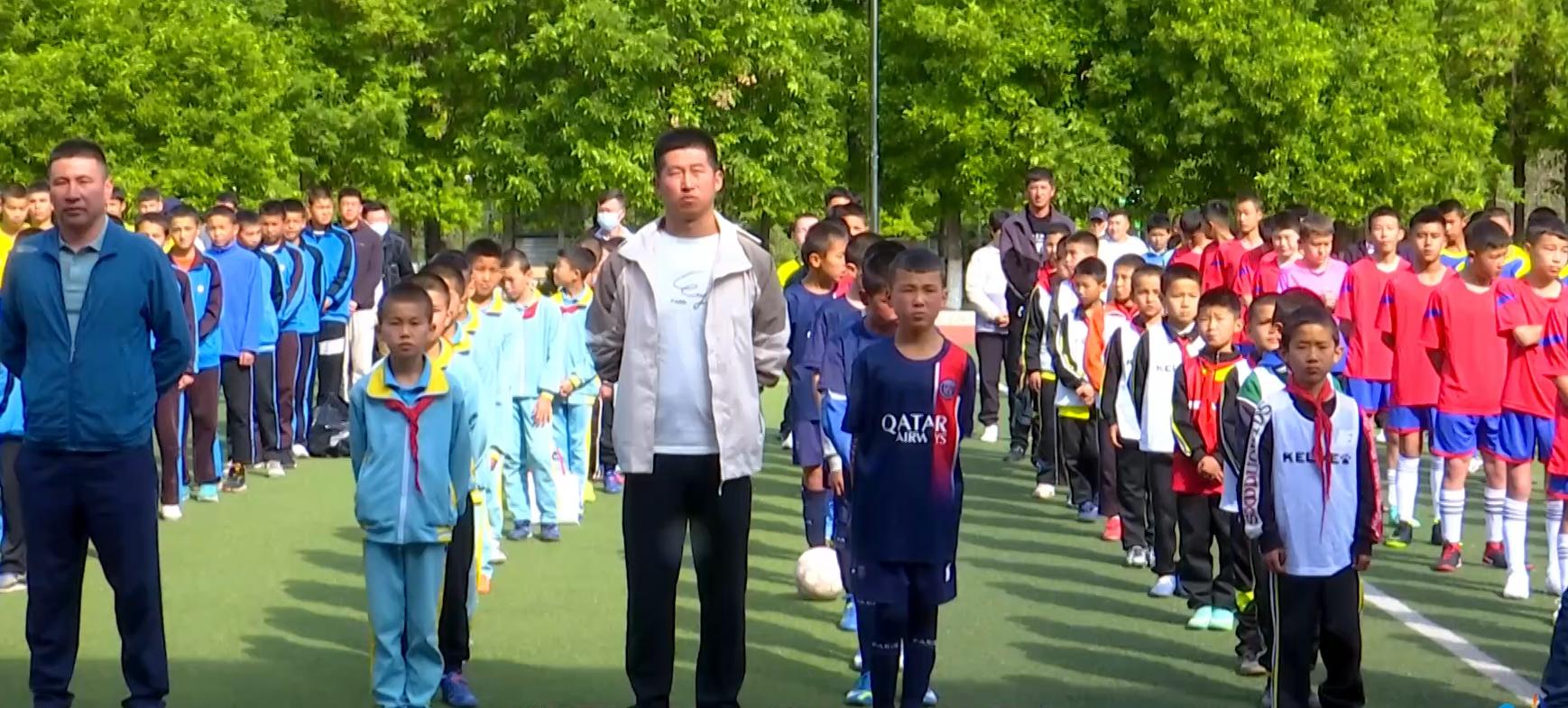 尼勒克县举办“奔跑吧·少年”校园足球联赛暨校园足球夏令营活动