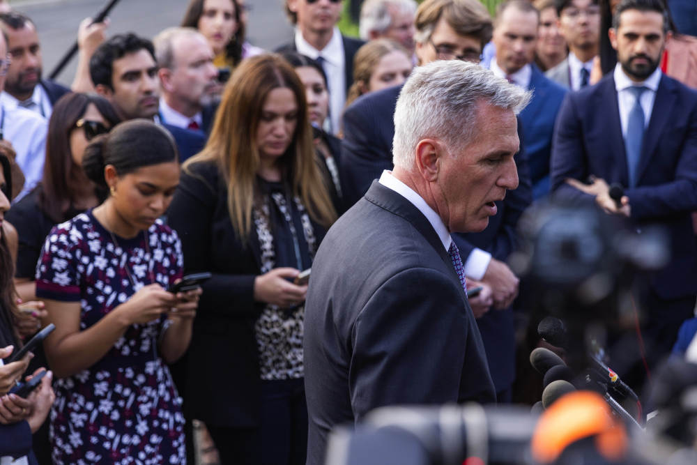 刷爆的信用卡,美国信用卡债务创新高