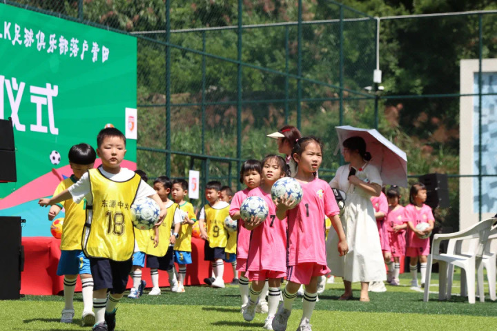 有外教指导还能越洋踢球海外这家足球俱乐部把青训基地搬到青田