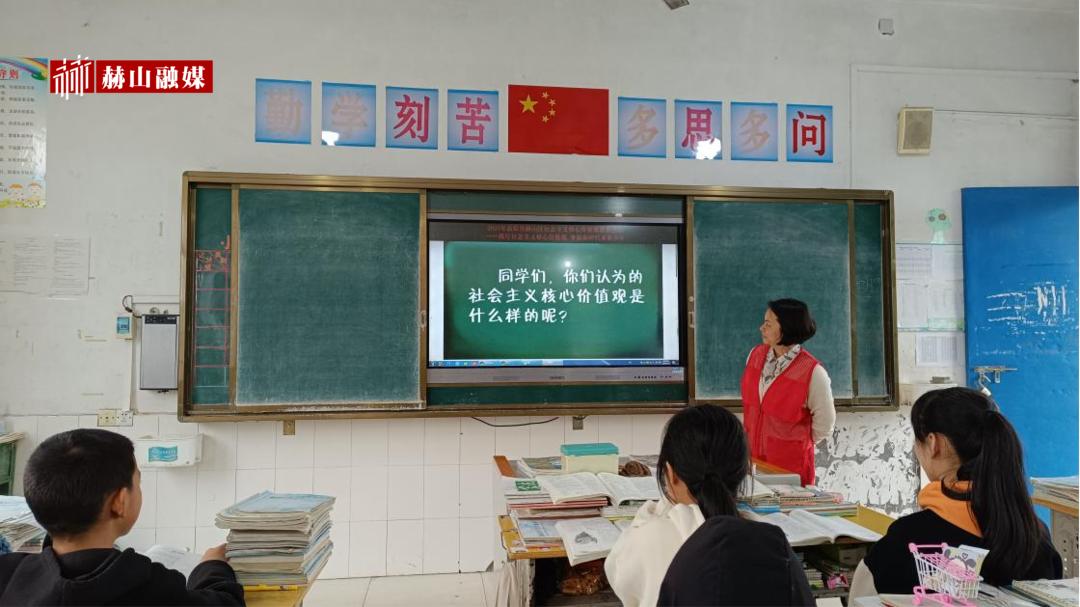 赫山区泉交河镇:念好“讲”“评”“帮”“乐”四字诀吹起乡村文明风