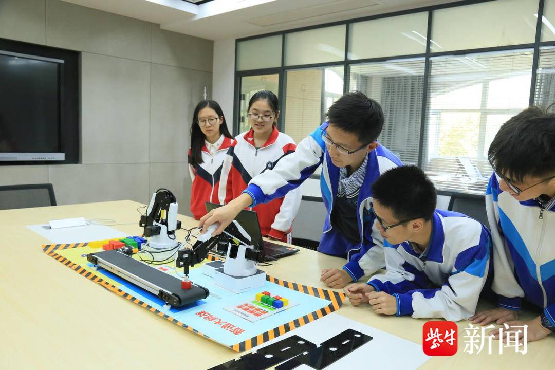 奋跃而上钢琴版,金陵中学一校两址办学