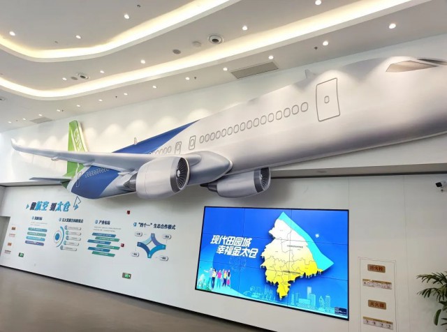 逐梦蓝天迎风起航,逐梦蓝天飞鹰起飞