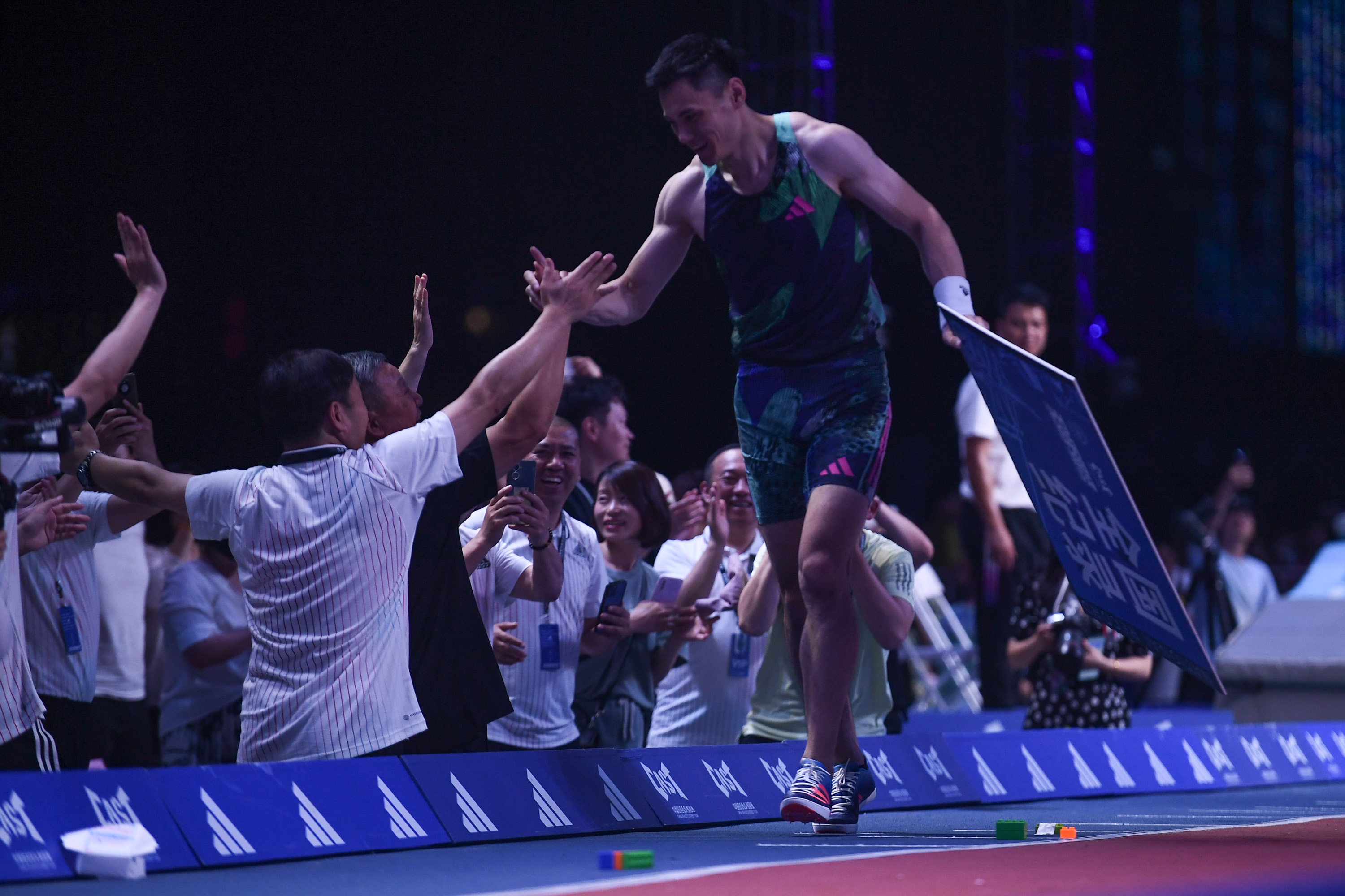 杭州城市阳台田径,撑杆跳城市阳台