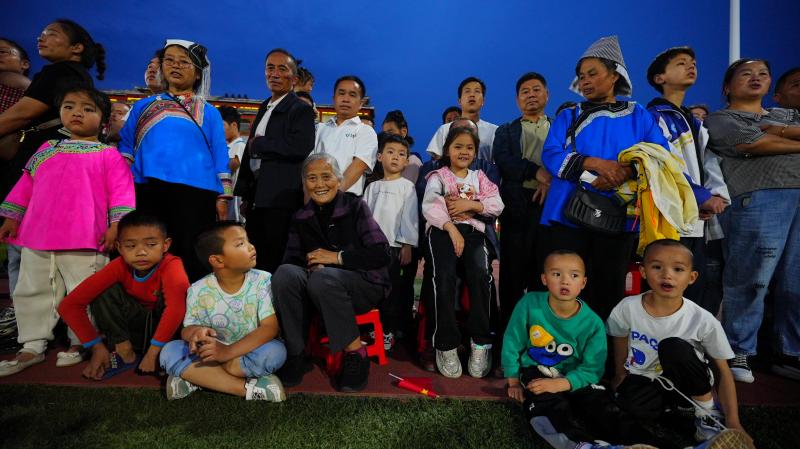 小学生踢出足球世界波,村超踢出10个世界波视频