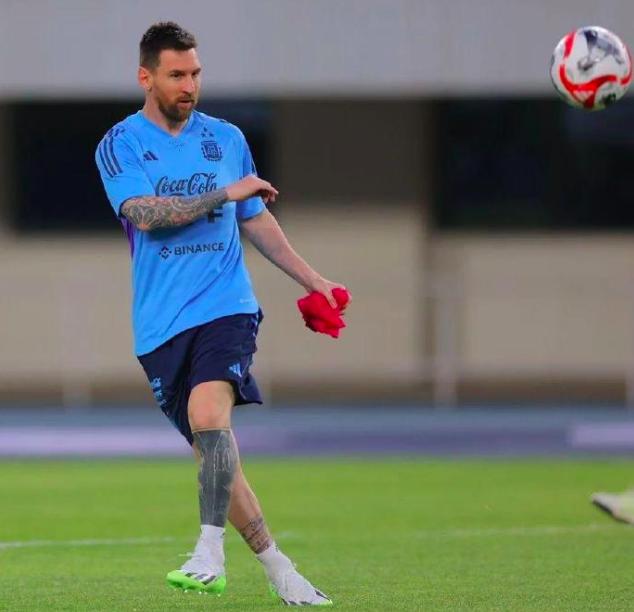 梅西被迫宅在酒店内,梅西回应被迫宅酒店中