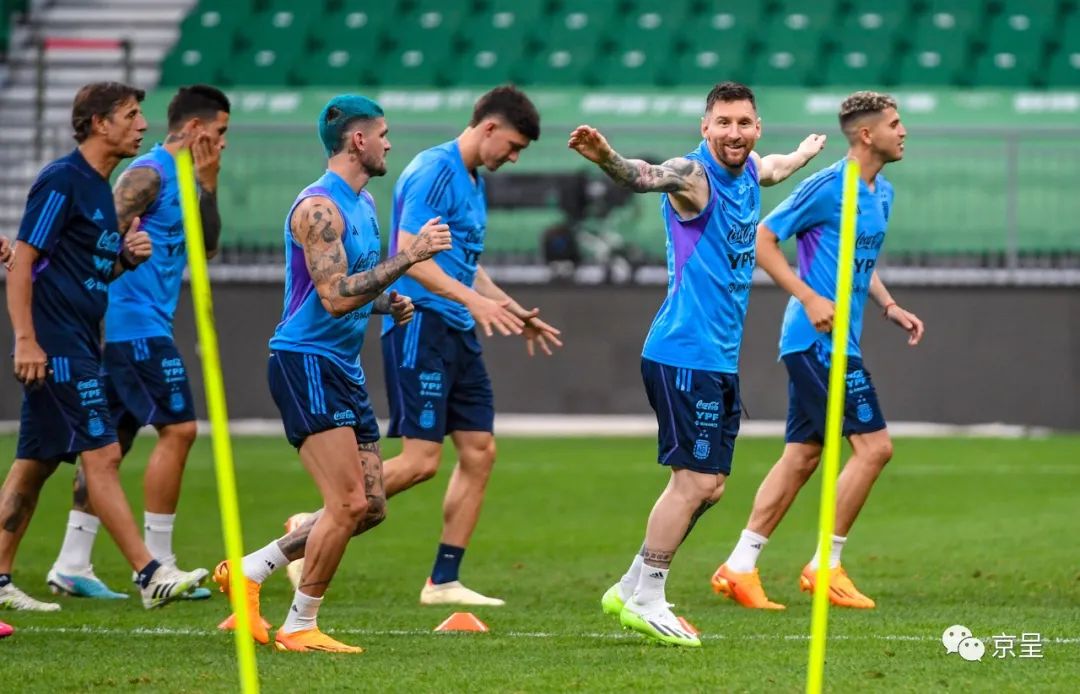 梅西亮相仪式震撼剪辑,曝梅西缺席阿根廷队训练视频