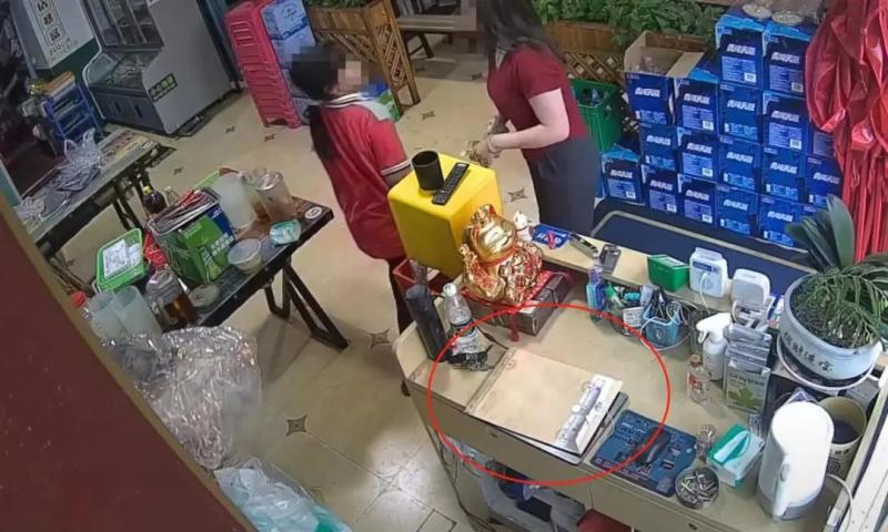 正观快评:被母亲私拆后崩溃大哭,一纸档案为何重要?