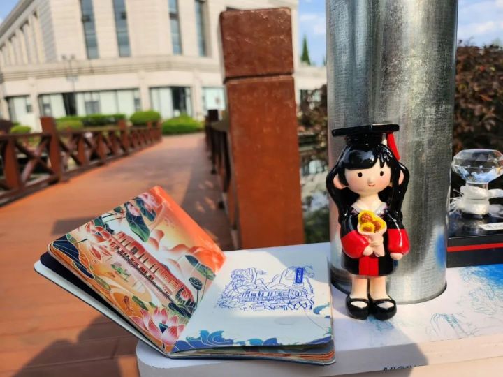 “卷”出新高度！这些高校的毕业礼物实力宠学生