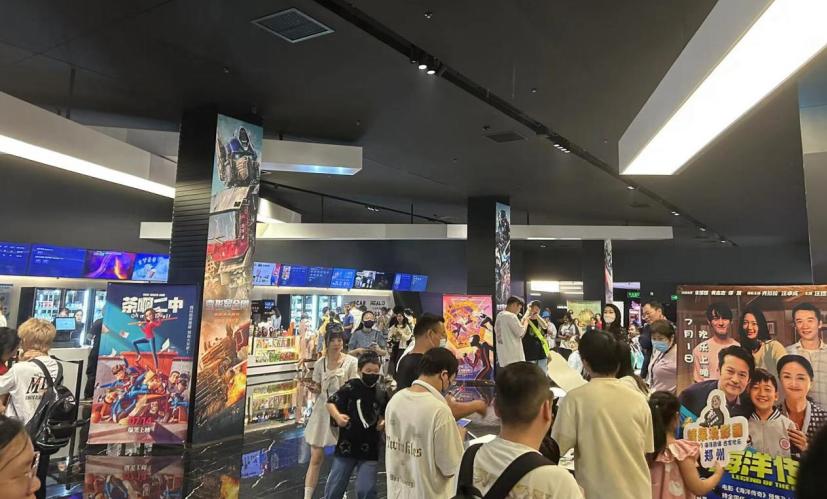 新片扎堆暑期档影院如何解决排片,暑期档精彩延续又有新片扎堆上映