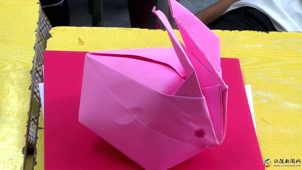 离堆小学：折纸绳艺作品喜迎成都大运会