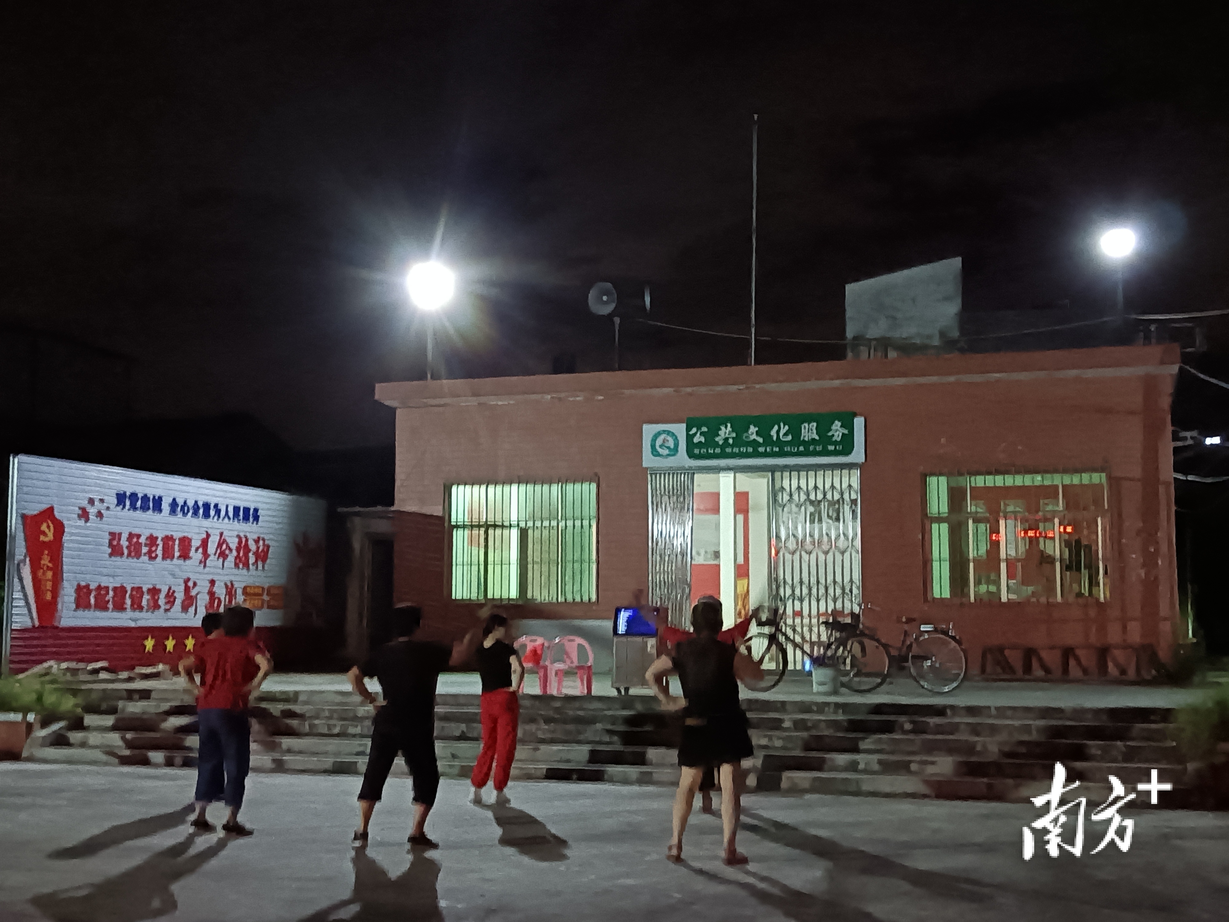 广东省饶平新圩灯光,新圩镇梧村走天灯