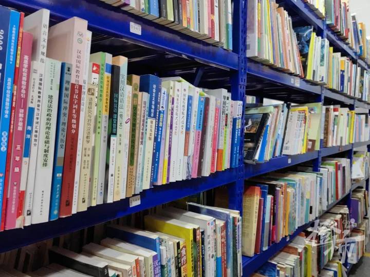 藏在杭州西溪湿地一家书店,杭州藏在仓库的二手书店