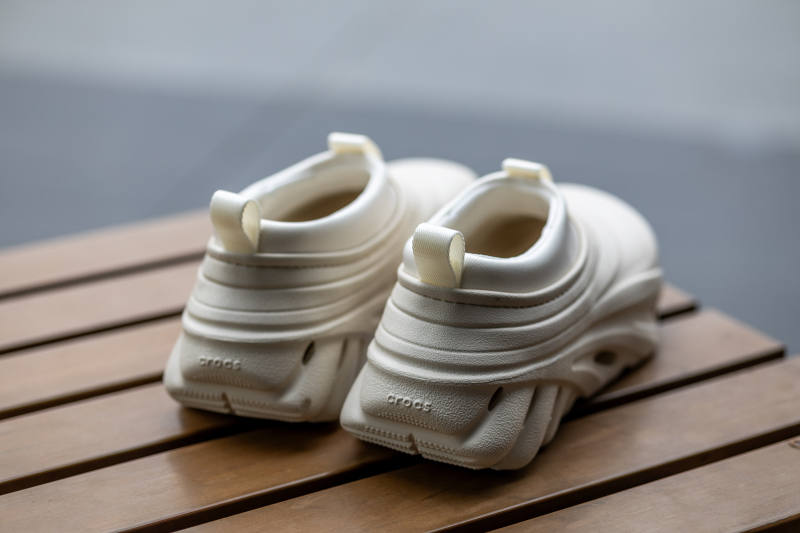 crocs洞洞鞋刘雨昕,crocs刘雨昕同款鞋花怎么装