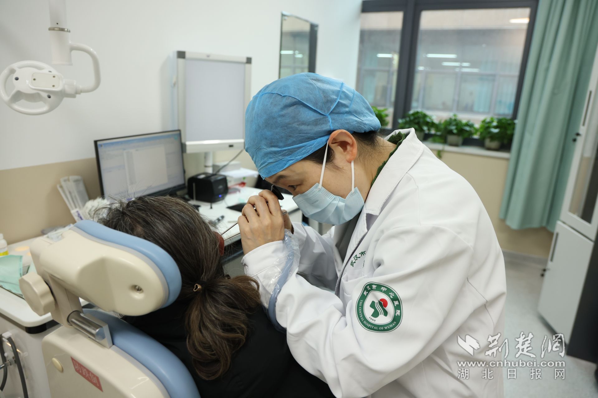 女性右耳突发耳聋,女性54岁反复发作耳聋耳鸣