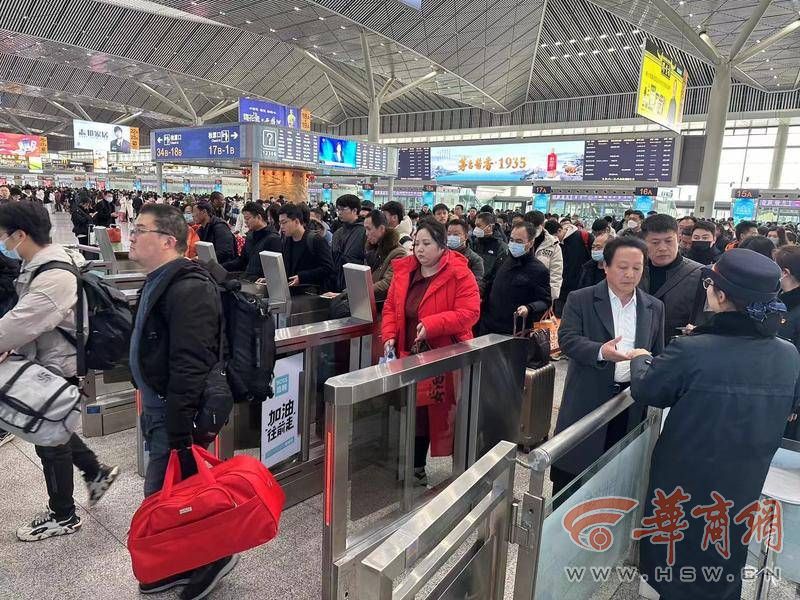 6小时从西安可达青岛！首趟G2064次动车组列车开行