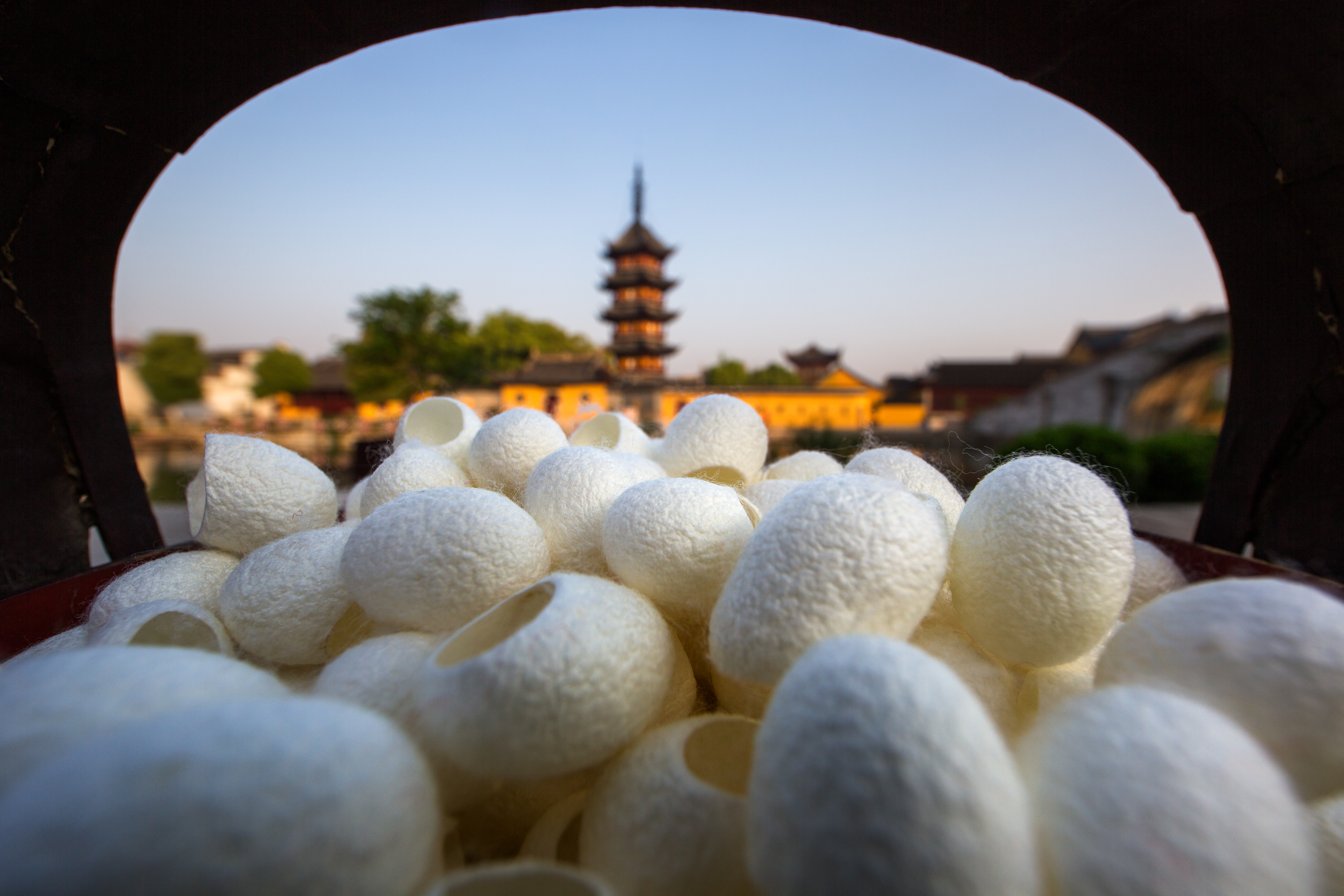 瞭望特色小镇,航拍小城镇视频