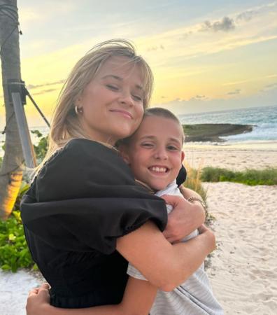 《金发*物尤**》瑞丝薇斯朋传热恋凯文科斯纳! 每天热线:讨论剧本