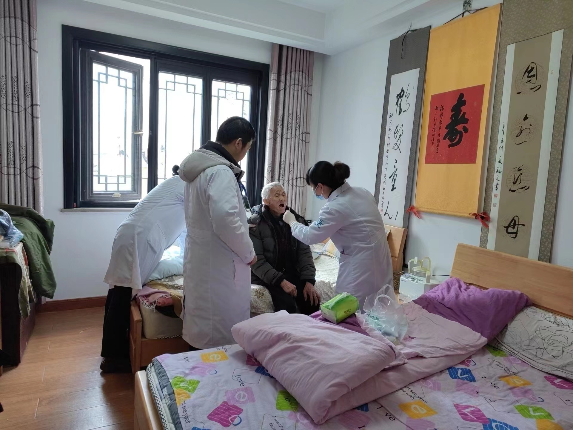 老人肺气肿呼吸困难急救方法,老人卡痰呼吸困难急救