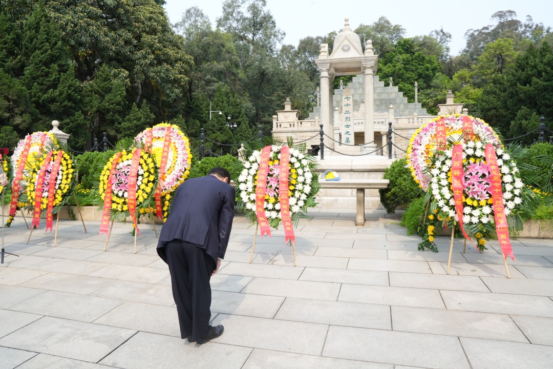 广州黄花岗七十二烈士陵园七律,走进广州黄花岗七十二烈士之墓