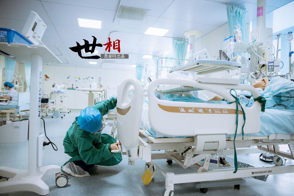 世相丨儿科医生邓亚楠:治愈患儿内心也被纯真填满