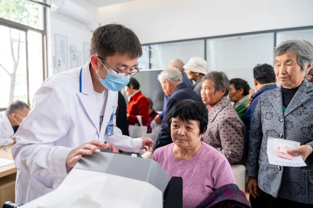 关爱白内障患者免费复明手术,光明行动白内障复明工程吉林