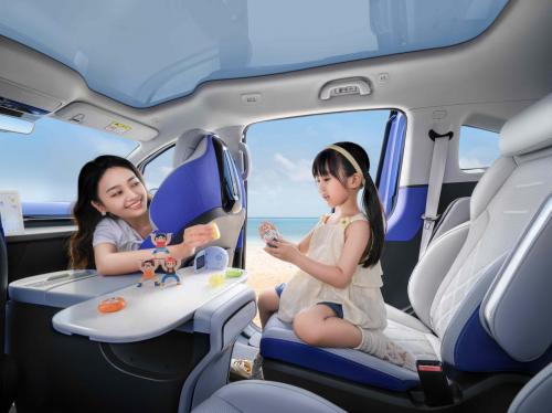 极狐汽车考拉SPV智能亲子车,极狐汽车考拉萌娃享受安全体验